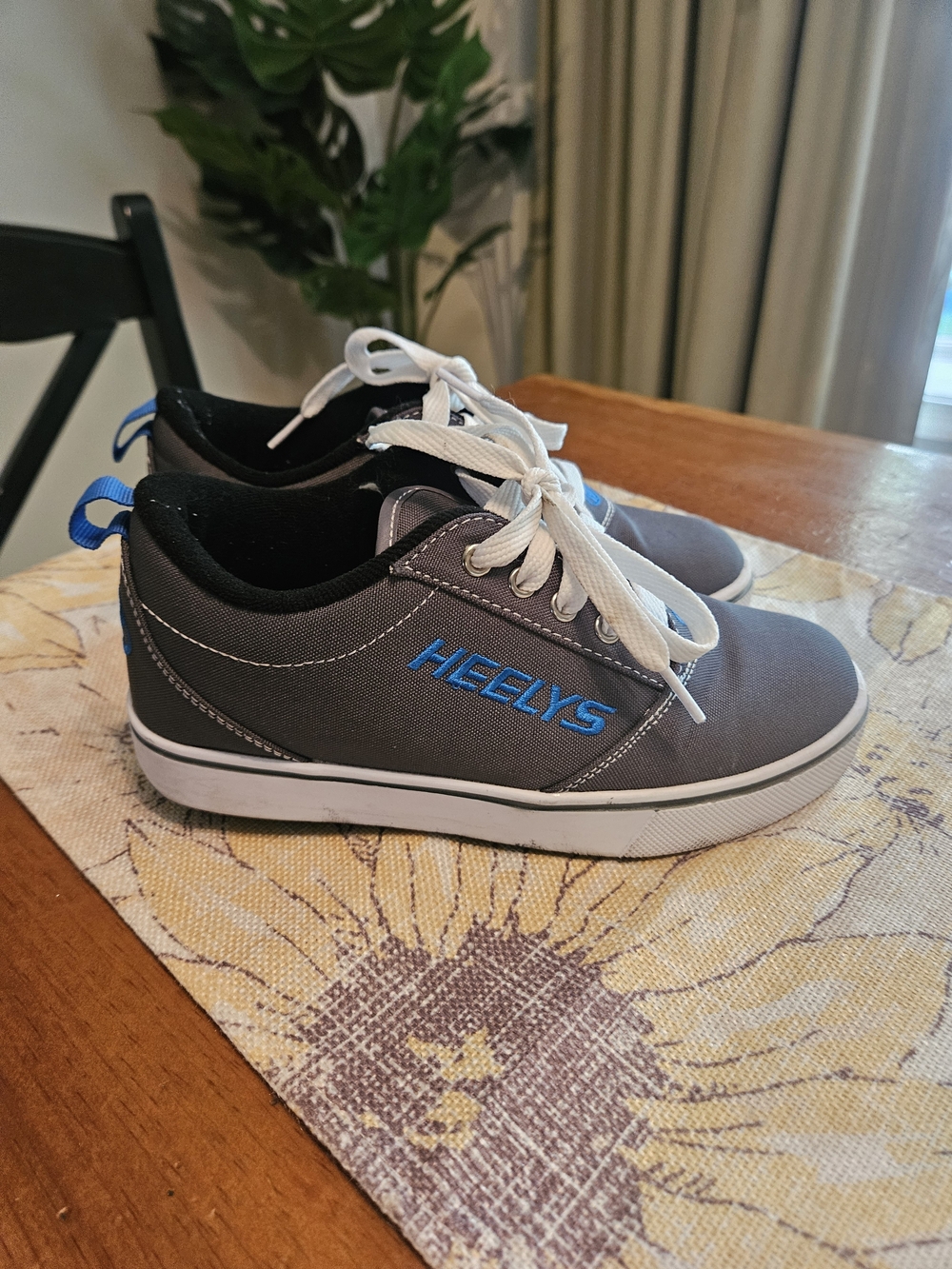 Heelys Kids' Gray and Blue Lace-Up Skate Sneakers